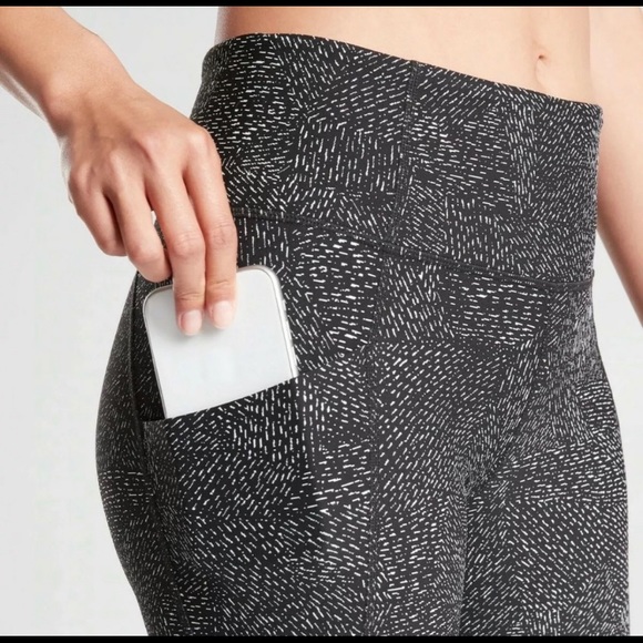 Athleta Salutation Stash Pocket Tights in Rainwater - Picture 3 of 6